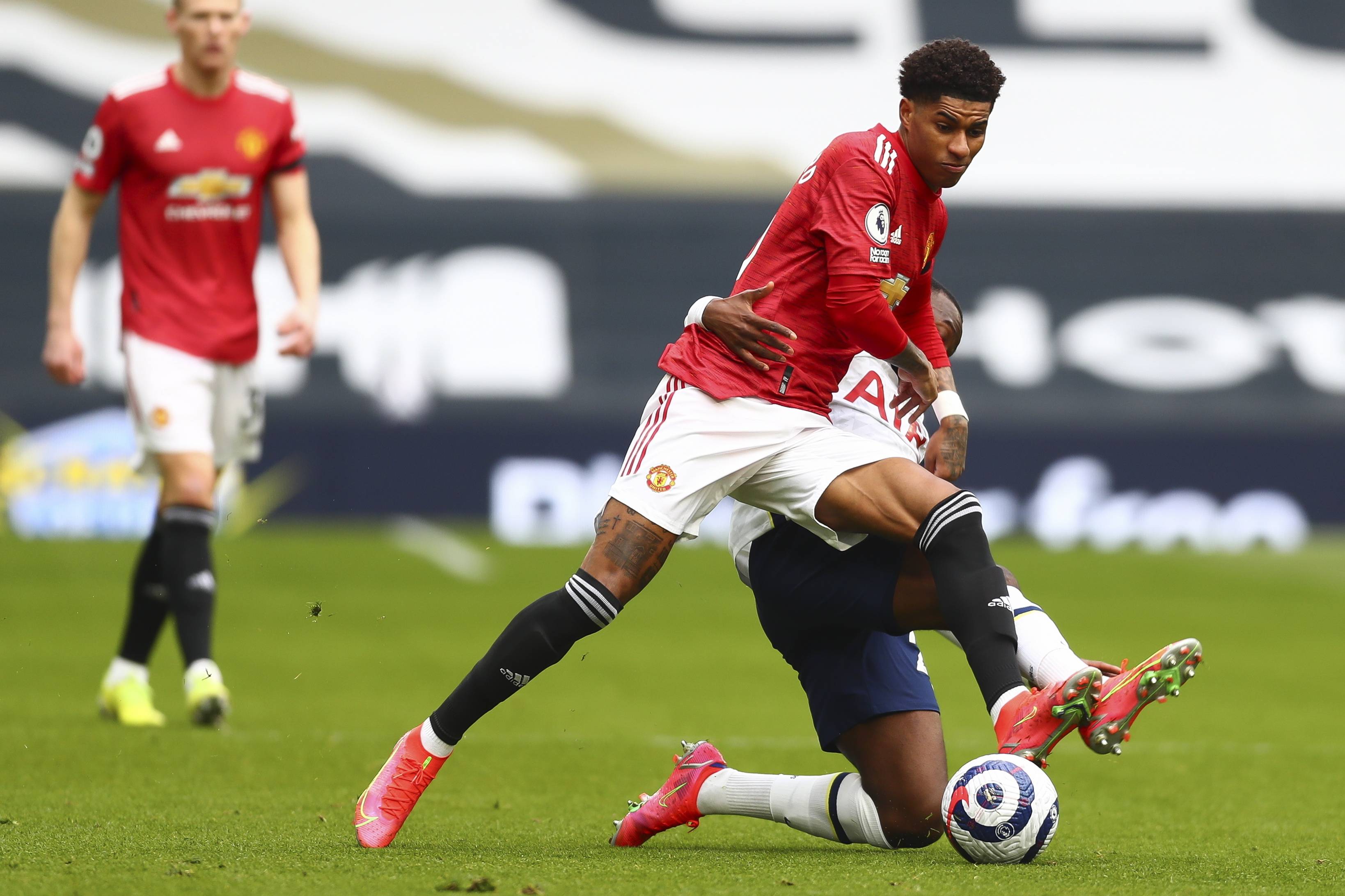 幫助球隊奪 幫助球隊奪